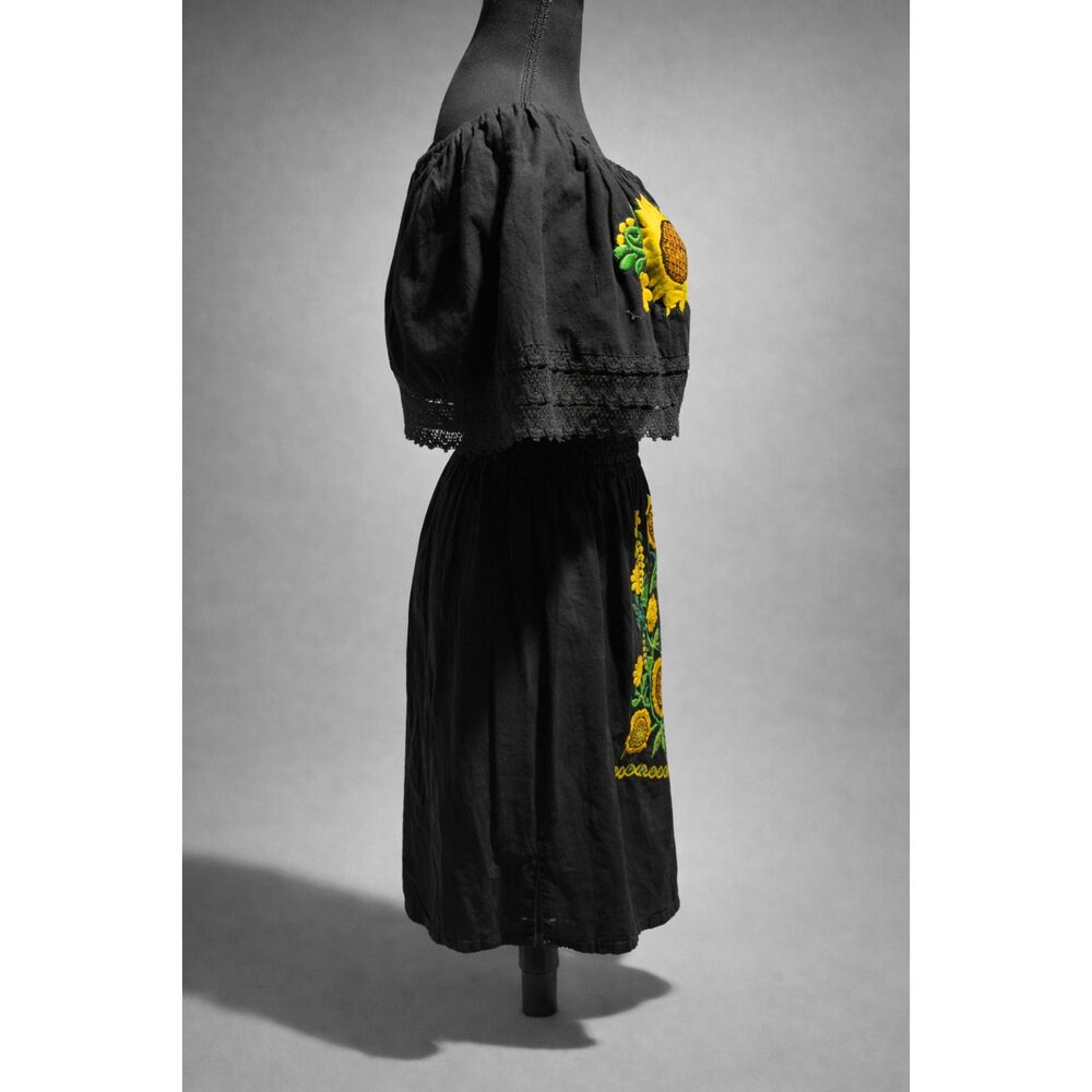 Boho Sunflower Embroidered Mexican Black Off Shoulder Dress S/M - Picture 3 of 4